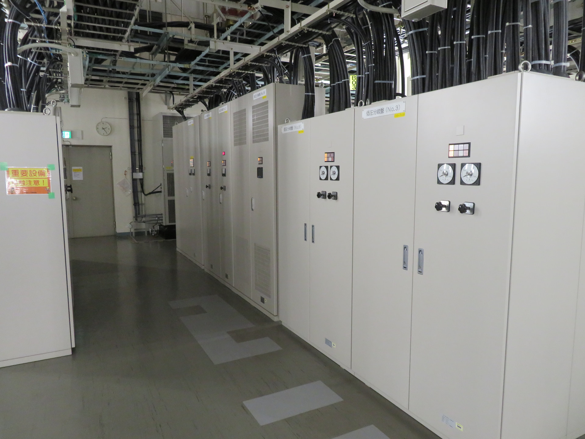 6-電気工事-交流分岐盤設置・配線状況[1]